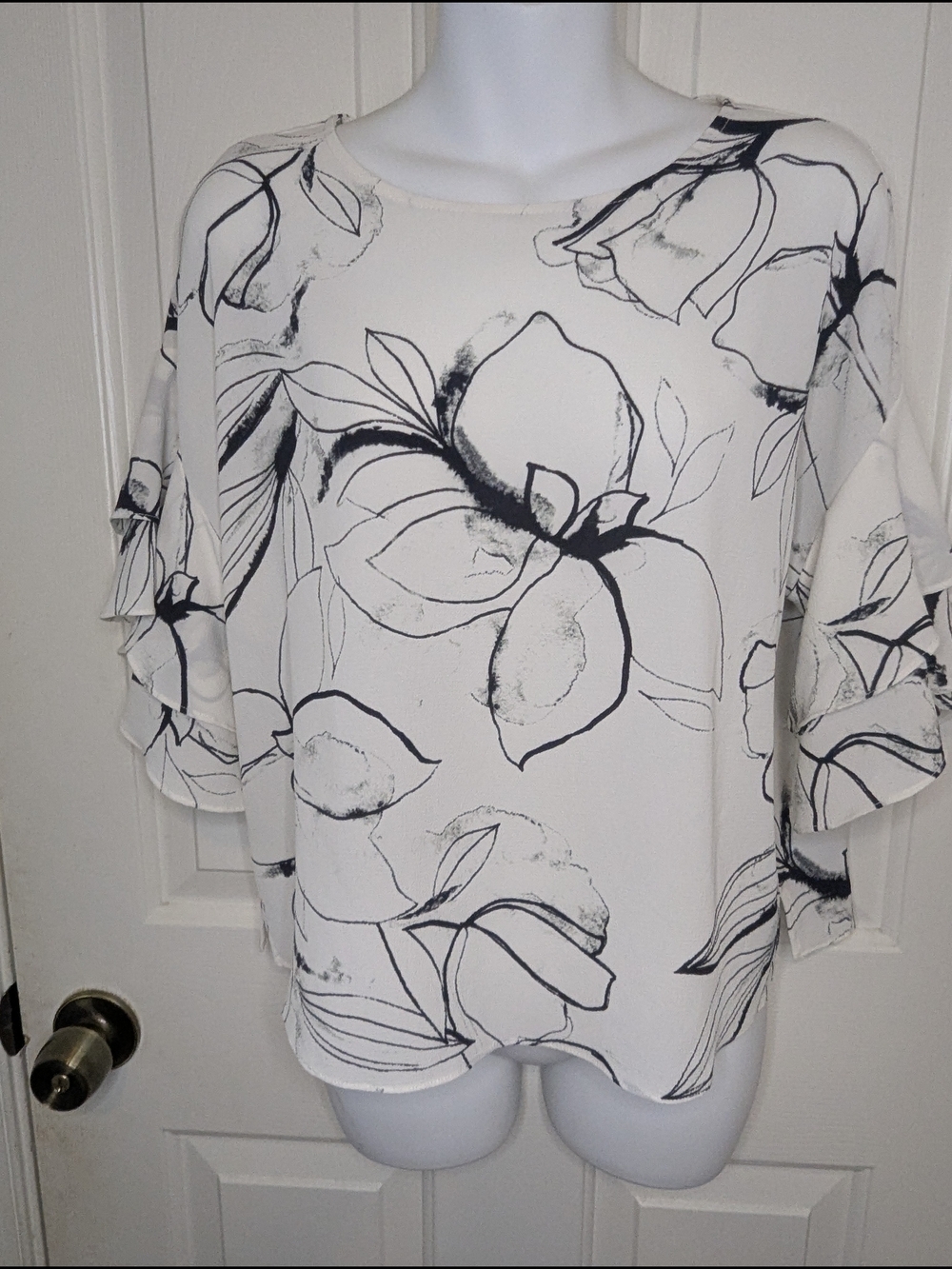 Vince Camuto Black White Abstract Sketch Floral Blouse Tiered Ruffle Sleeve S